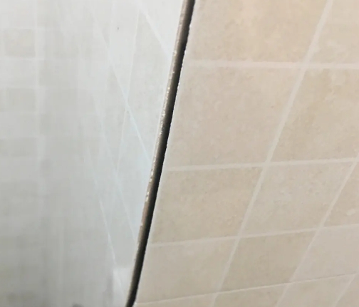 商州瓷砖空鼓维修公司分享阳台瓷砖脱落的修复过程可以分为以下几个步骤